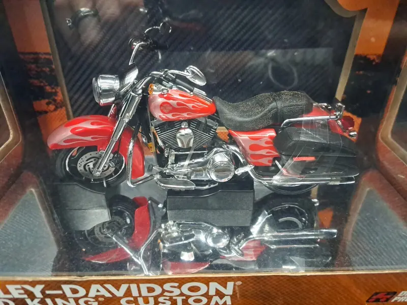 1/12 Harley-Davidson Road King Custom Authentic Diecast Metal Replica Red 1
