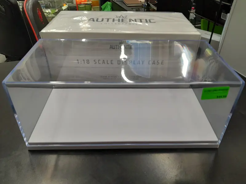 1/18 Display Case 1