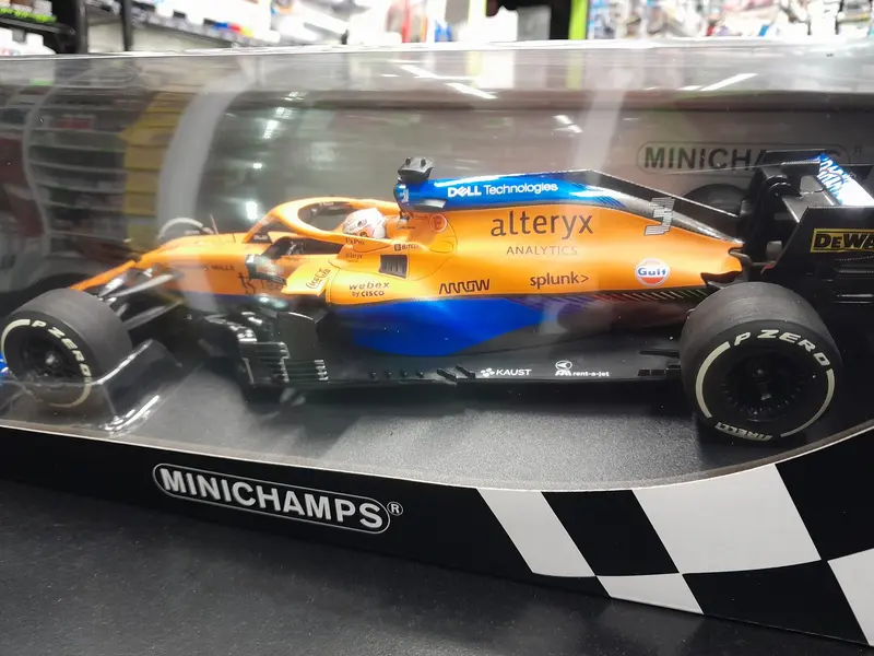 1/18 Ricciardo Mclaren Mcl35m Winner Gp Monza 2021 By Minichamps. Ltd 1200 Pcs 1