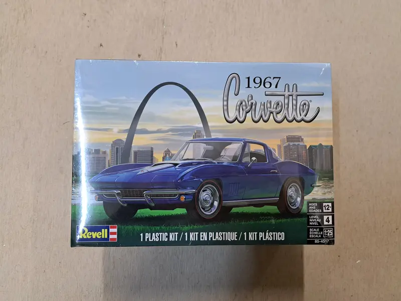 1/24 1967 Corvette Model Kit 1