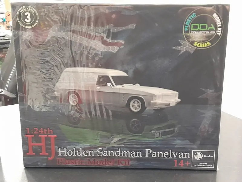 1/24 1975 Hj Holden Sandman Panelvan 1