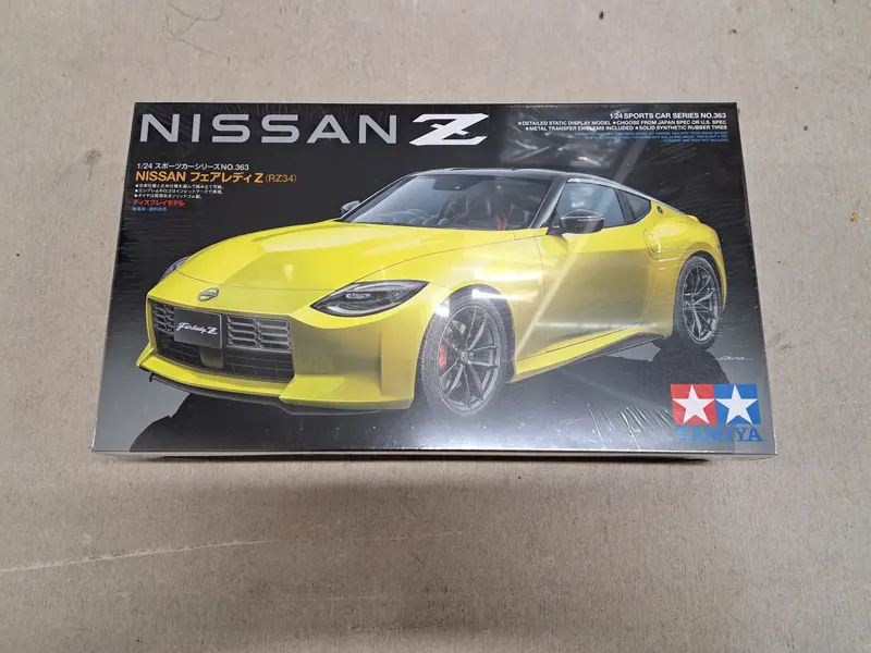 1/24 Nissan Z Model Kit 1