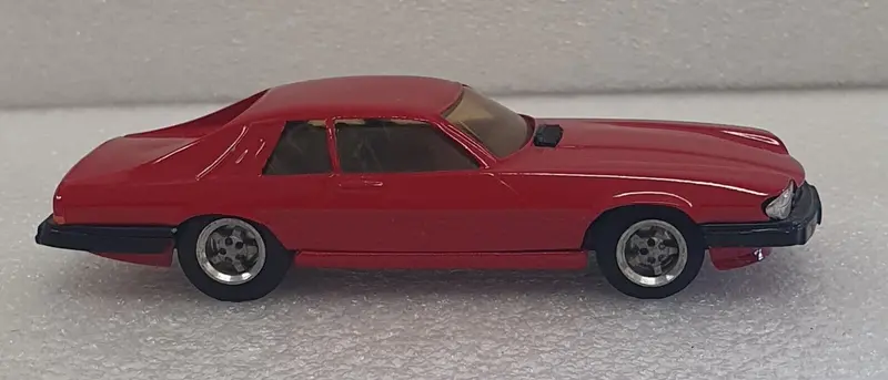1/43 Dinkum Classics Jaguar Xjs In Red 1