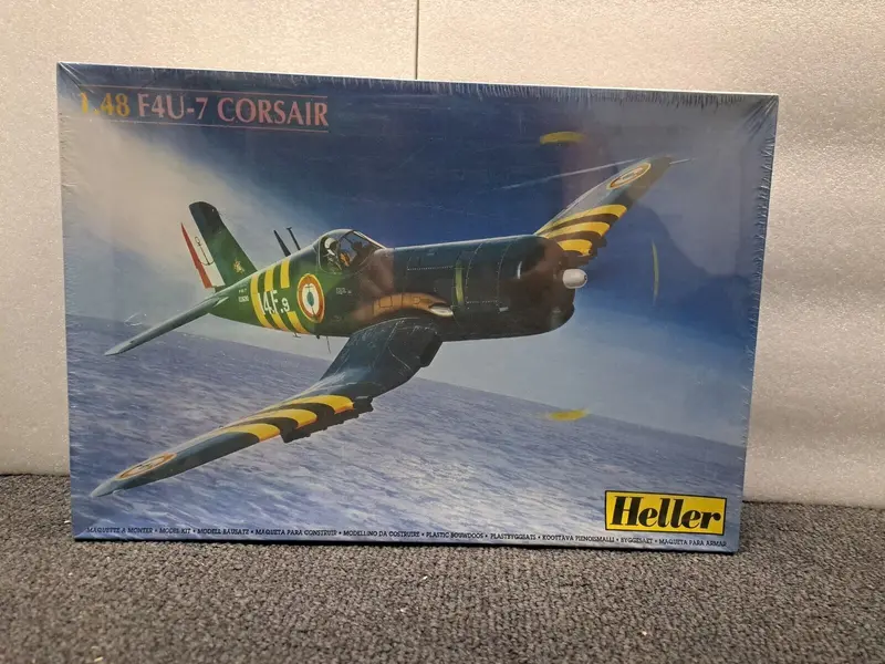1/48 Heller F4u-7 Corsair 80415 Model Kit 1
