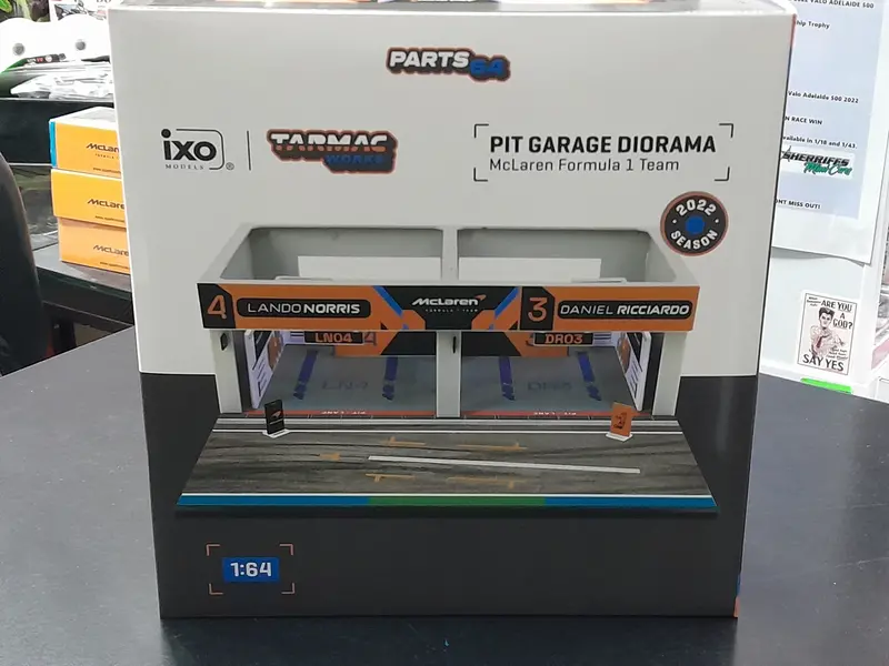 1/64 Pit Garage Diorama Mclaren Formula 1 Team 1
