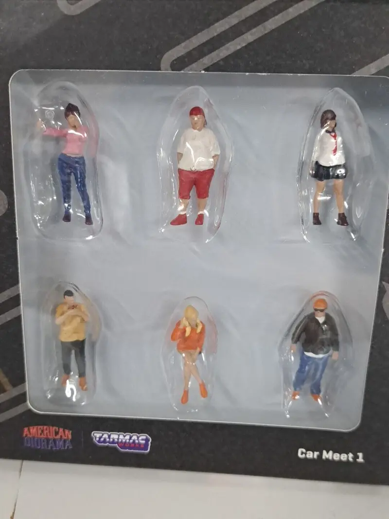 1/64 Tarmac Figures Car Meet 1 1