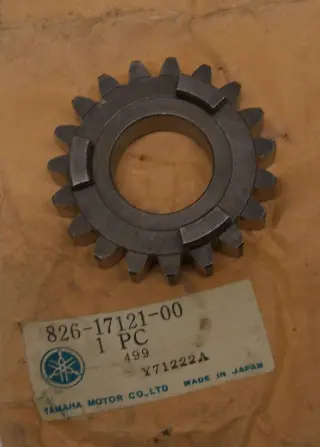 1972-1974 Yamaha Pinion Gear (826-17121-00-00) 1