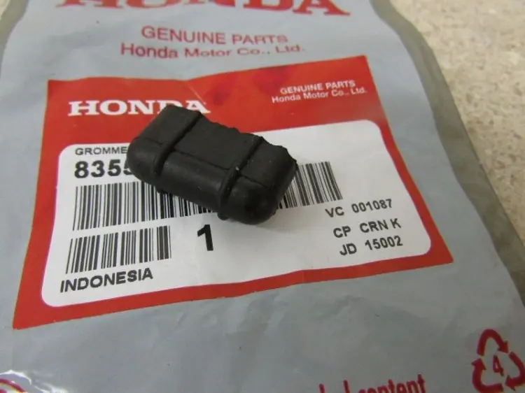 Honda Side Cover Grommet 1
