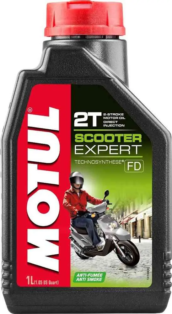 Motul Scooter Expert Oil 1