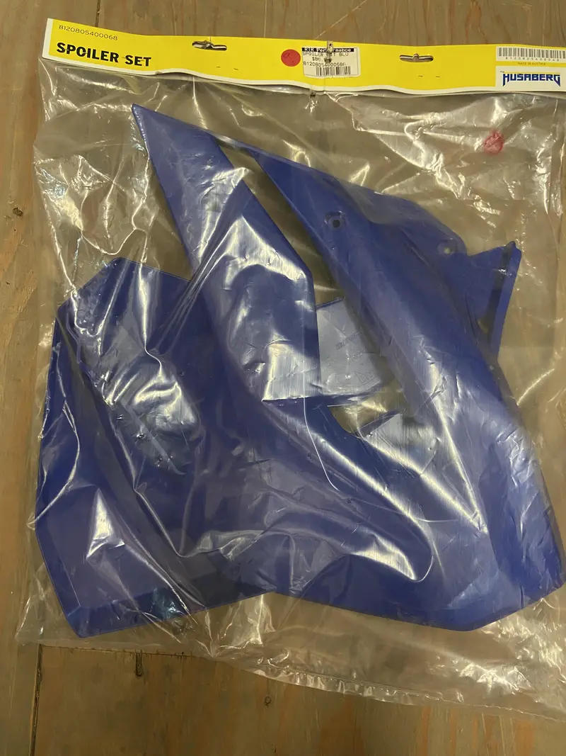 Spoiler Kit Blue Fe 2009 1