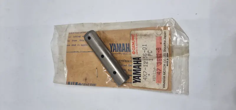 Yamaha Rocker Shaft 1