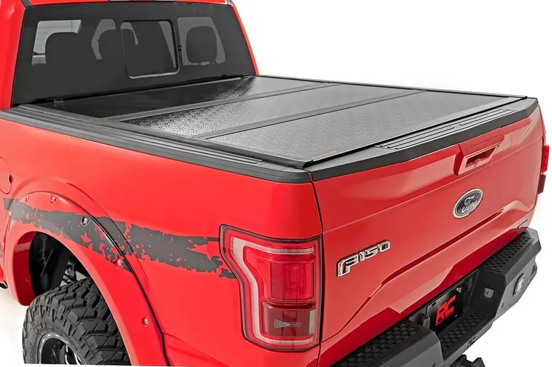 Rough Country Tri-Fold Aluminum Tonneau Cover – Low-Profile Design For 2010–2024 Ram 2500 (6'4" Bed) 1